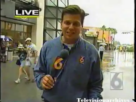 Fans line up for Star Wars: Episode 1- The Phantom Menace in Orlando Florida (1999) 21 Fans line up for Star Wars: Episode 1- The Phantom Menace in Orlando Florida (1999) 21