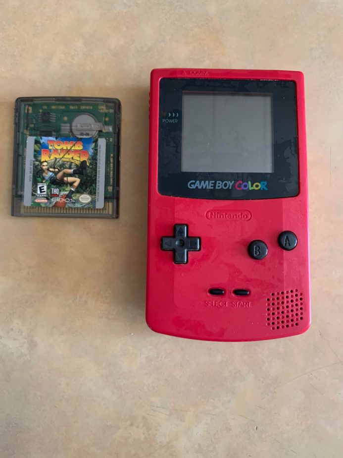 Gameboy Color with tomb raider - 90kids - Childhood Nostalgia