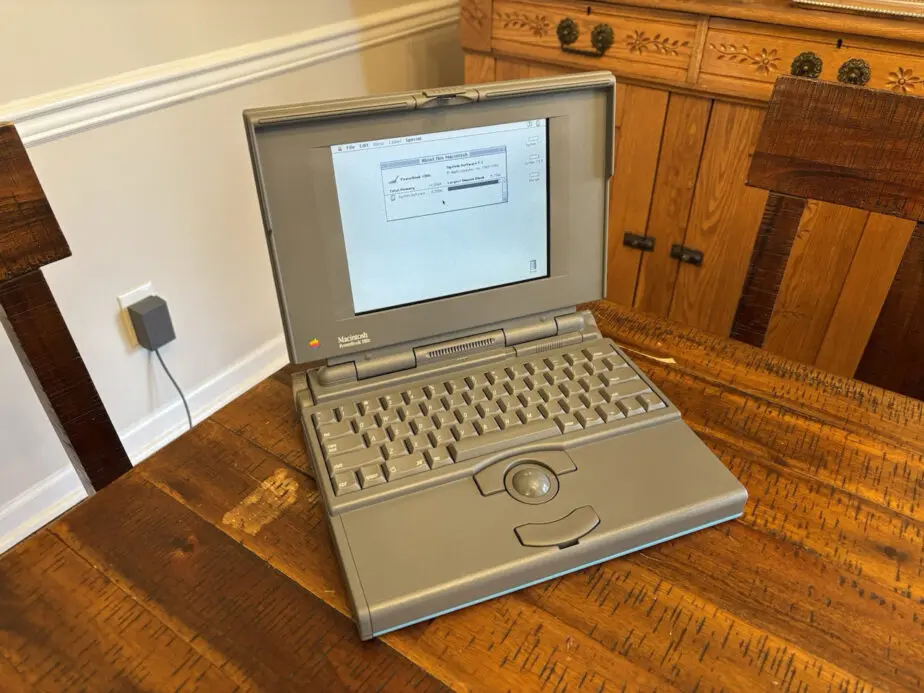 Apple PowerBook 180c: A Look Back at Apple's First Color Laptop 1 Apple PowerBook 180c: A Look Back at Apple's First Color Laptop 1