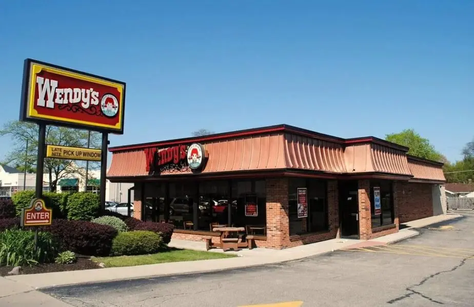 How Wendy's Defined Fast Food Culture in the 1990s 4 How Wendy's Defined Fast Food Culture in the 1990s 4