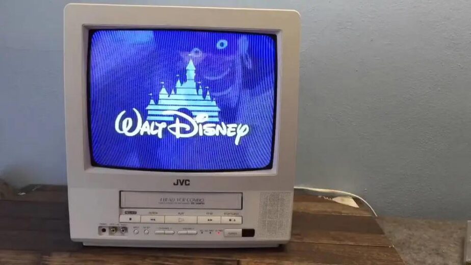 The JVC 13" TV/VCR Combo: A Nostalgic Powerhouse of the '90s 1 The JVC 13" TV/VCR Combo: A Nostalgic Powerhouse of the '90s 1