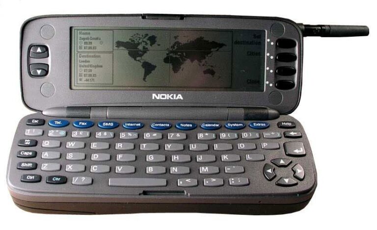 Before Smartphones: The Revolutionary Nokia 9000 Communicator 7 Before Smartphones: The Revolutionary Nokia 9000 Communicator 7