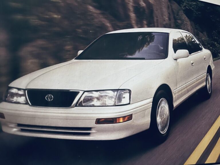 The Million-Mile Machine? A Look Back at the Legendary Toyota Avalon 1 The Million-Mile Machine? A Look Back at the Legendary Toyota Avalon 1