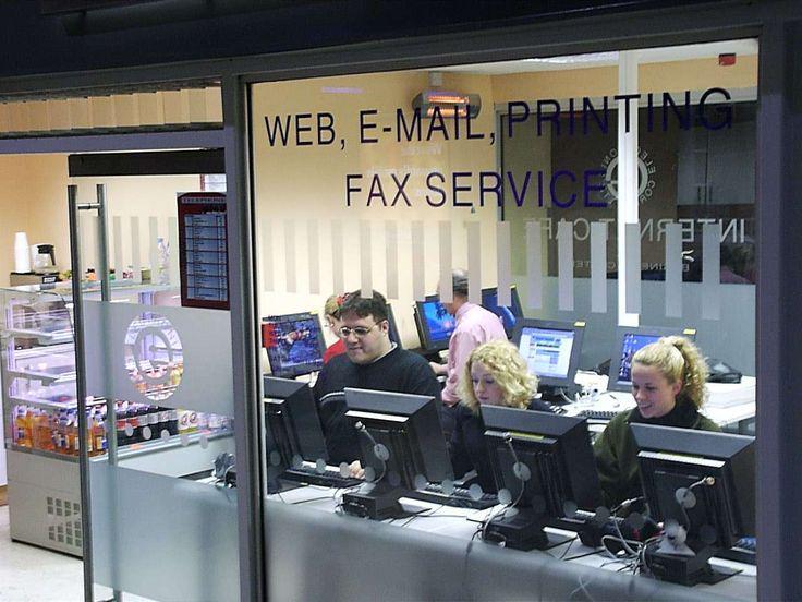 Surfing the Web at 56k: The Golden Age of Internet Cafés 4 Surfing the Web at 56k: The Golden Age of Internet Cafés 4