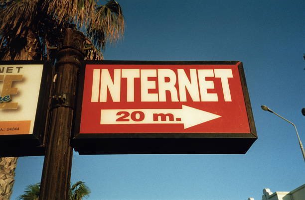 Surfing the Web at 56k: The Golden Age of Internet Cafés 1 Surfing the Web at 56k: The Golden Age of Internet Cafés 1