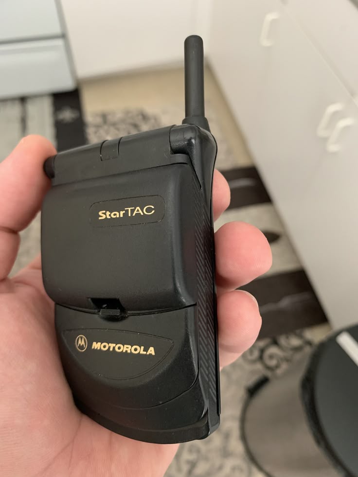 Motorola StarTAC: A Flip Phone Revolution That Still Sparkles 3 Motorola StarTAC: A Flip Phone Revolution That Still Sparkles 3